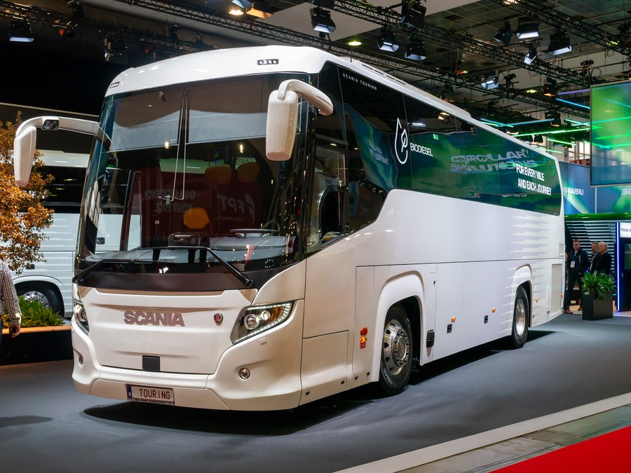 Long-distance motorcoach for interstate group travel